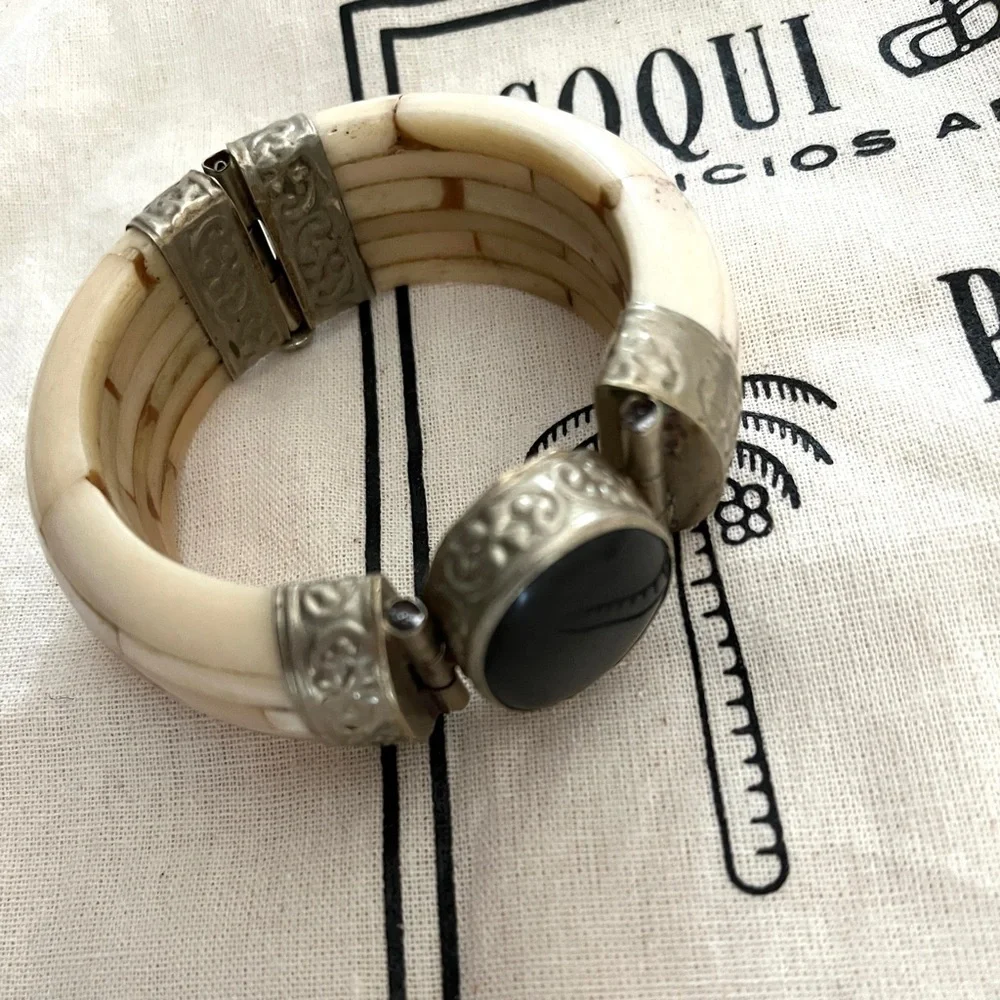 Vintage Ethnic Boho Bangle Bracelet Black Onyx Stone Hinge Clasp